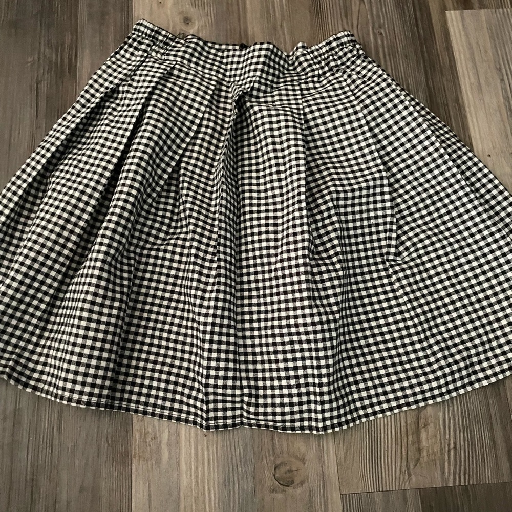Checkered skirt black and white